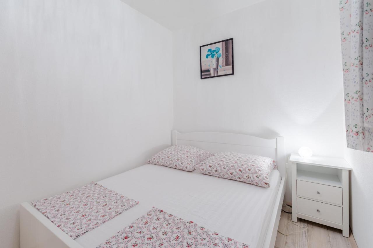 Apartments Villa Kameja Округ-Доньи Номер фото